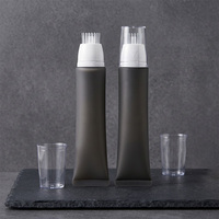 Tube en silicone gris mat avec applicateur à brosse, système de verrouillage rotatif, pour sérum capillaire, tubes cosmétiques