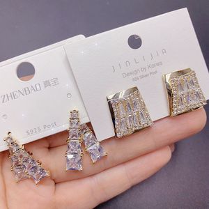 Les boucles d'oreilles diamant et perle de luxe léger sont à la mode et polyvalentes. Les boucles d'oreilles de style français sont plaquées d'or véritable - Product Image 2