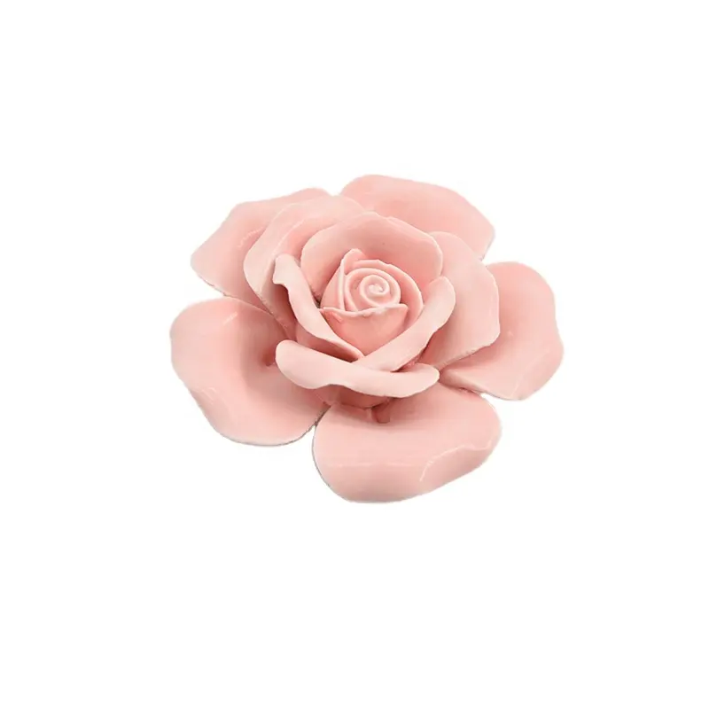 Pendentifs de fleurs 3D décoratifs de luxe faits à la main en porcelaine faisant des fleurs en céramique pour l'artisanat