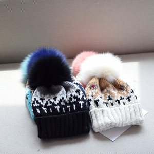 <span class=keywords><strong>Bonnet</strong></span> en laine pour femmes chapeau d'hiver à la mode avec véritable <span class=keywords><strong>pompon</strong></span> <span class=keywords><strong>fourrure</strong></span> épaisse Protection des oreilles imprimé coton tricoté bonnets - Product Image 3