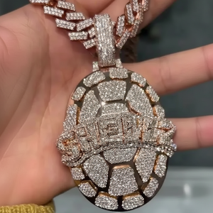 Colgante de probador de moissanita de corte redondo de 4 quilates para hombres, abalorios de diamantes personalizables chapados en oro rosa de 14 quilates para fiestas - Product Image 1