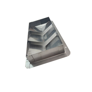 Salida de Aire Acondicionado de Acero Inoxidable Curvada de 3 Compartimentos con Rejilla de Ventilación de 208 mm y Cubierta de Orificios de Disipación de Calor de Malla Cuadrada - Product Image 1