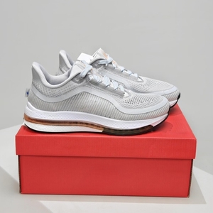 Chaussures de course légères et respirantes en maille pour hommes et femmes, baskets basses décontractées à semelle épaisse pour la course sur route - Product Image 5