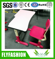 Mobilier de jardin d'enfants à motif personnalisé Bureau d'étude en bois coloré pour enfants Table et chaise pour enfants avec cadre en métal solide