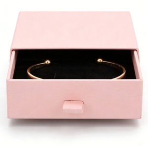 กล่องใส่กำไลข้อมือแบบมินิมอล กล่องบรรจุภัณฑ์เครื่องประดับแบบเลื่อนแข็งแรง บุผ้ากำมะหยี่ ปั๊มโลโก้ตามสั่ง โรงงานผลิตโดยตรง - Product Image 5