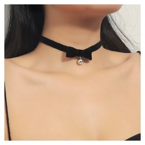 XU-50 Yfstyle Set di Collane Choker Nere Regolabili in Velluto <span class=keywords><strong>Nero</strong></span> per Donne, Accessori Gotici - Product Image 3
