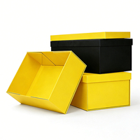 Boîtes cadeaux en papier rigide pour vêtements, bijoux, vente au détail, avec logo personnalisé, couvercle et base jaunes
