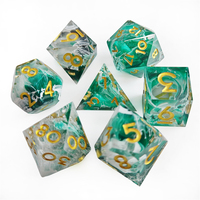 Grosir Set dadu Resin polihedral untuk dugeon dan naga permainan papan RPG Logo kustom Set dadu DND Resin Sharp Edge