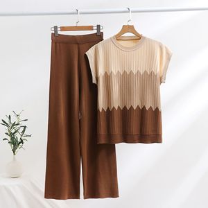 Ensemble deux pièces en tricot pour femmes, haut à manches courtes dégradé et pantalon large, tenue décontractée, vente en gros - Product Image 5