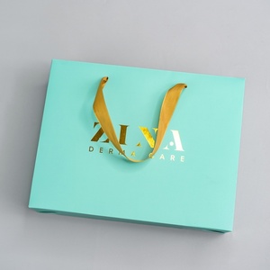 Bolsas de Papel Ecológicas Impermeables de Lujo para Regalos de Cosméticos, Bolsas de Compra con Logotipo Personalizado en Dorado, Bolsas de Papel Verdes para el Cuidado de la Piel y Belleza - Product Image 4