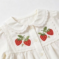 Chemise à col pour petites filles de haute qualité en coton biologique à manches courtes avec bordure à volants et broderie de fraises