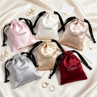 Sacs en soie personnalisés avec logo, sacs à cordon en satin, sacs à cheveux en satin avec logo pour l'emballage des cheveux, sacs d'emballage pour cheveux