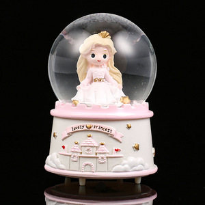 Globe d'eau en verre à base <span class=keywords><strong>de</strong></span> résine à taille et motif personnalisés Décoration <span class=keywords><strong>de</strong></span> boule à neige princesse <span class=keywords><strong>de</strong></span> conte <span class=keywords><strong>de</strong></span> fées fantastique - Product Image 3