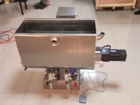 Remplisseuse semi-automatique pneumatique de liquides et pâtes 80L avec mélangeur chauffant et moteur pour applications chimiques et de boissons