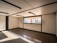 Café préfabriqué en conteneur pour rue |   Café modulaire antirouille |   Maison de vente au détail moderne au design vibrant orange, prête à l'emploi