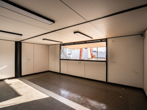Café préfabriqué en conteneur pour rue |   Café modulaire antirouille |   Design industriel orange vibrant, prêt à l'emploi pour la vente au détail - Product Image 6