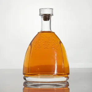 700mlガラスワイン酒瓶飲料用の美しい彫刻ボトルウォッカラムウイスキーブランデーガラス瓶コルクキャップ付き
