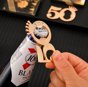 Ouvre-bouteille <span class=keywords><strong>de</strong></span> bière couronne numérique en métal pour 30e <span class=keywords><strong>40e</strong></span> 50e 60e 70e anniversaires <span class=keywords><strong>de</strong></span> <span class=keywords><strong>mariage</strong></span> faveurs <span class=keywords><strong>de</strong></span> fête invités Souvenirs cadeaux - Product Image 3