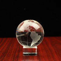 Boule de cristal en acrylique avec carte du monde gravé, globe en cristal de la carte du monde
