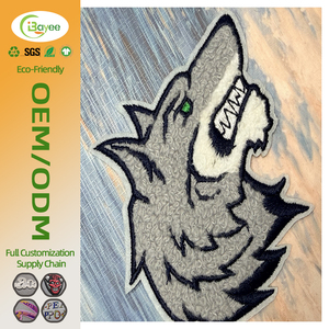 Patch brodé en chenille thermocollant personnalisé avec logo Wild Wolf Totem, résistant à la décoloration et lavable, pour sweats à capuche. - Product Image 1
