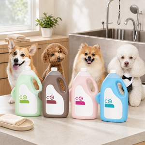Shampoo pour animaux de compagnie SOS 4L pour chiens à poils blancs, blanchissant, désodorisant, parfum durable, soin du pelage, utilisation en salle de bain, toutes saisons, grande taille - Product Image 2