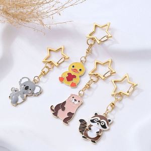 Porte-clés Pentagramme avec Pendentif Bébé Animal Mignon de Dessin Animé (Koala, Canard, Loutre, Raton Laveur) - Product Image 1