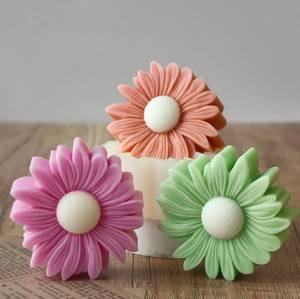 Moule en silicone 3D grande fleur de marguerite de 7 cm - Moule réaliste pour bougies, savons, résines, pierres aromatiques florales pour cadeaux DIY et décoration intérieure - Product Image 6