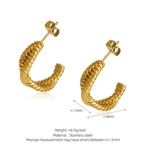 ต่างหูสแตนเลสกันน้ำแบบกำหนดเองได้ ชุบทอง 18k ประดับเพชรอย่างดี สำหรับผู้หญิง วัยรุ่น และเด็กสาว - Product Image 5