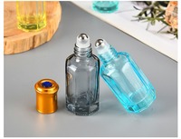 Flacon à bille octogonal en verre couleur personnalisée Hongsheng pour échantillons d'huiles essentielles et soins de la peau, impression sérigraphique de logo personnalisé