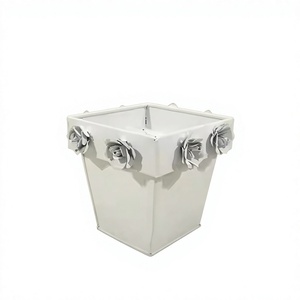 Moderno Florero de Hierro y Latón Amson, Hecho a Mano, con Acabado Blanco, para Decoración del Hogar y Bodas, Diseño de Alta Calidad - Product Image 1