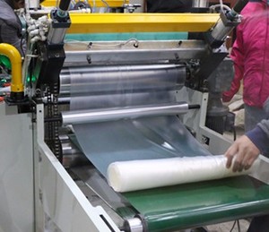 Machine de <span class=keywords><strong>film</strong></span> plastique PE/EVA sous vide transparente de qualité alimentaire ZLX-HS extrudeuse de ligne de <span class=keywords><strong>film</strong></span> moulé haute performance - Product Image 3