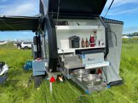 Kinlife Nouvelle remorque de voyage en aluminium 4x4 Petit camping-car avec randonnée pour aventures en plein air Tente Camping
