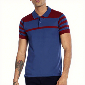 เสื้อโปโลแขนสั้นผู้ชายลายทางสีน้ำเงินแดง ดีไซน์ตัดต่อสีสันลำลอง - Product Image 1