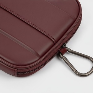 Housse de raquette de pickleball structurée en PU italien avec mousqueton, aspect italien, logo personnalisé, vente en gros - Product Image 2
