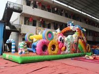 Parcours d'obstacles gonflable commercial sur le thème des bonbons avec jeux interactifs et toboggan
