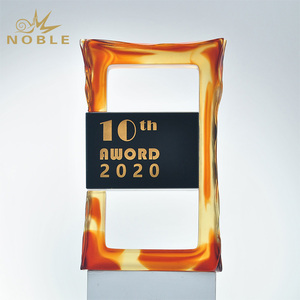 Trofeo <span class=keywords><strong>de</strong></span> cristal esmaltado personalizado con diseño creativo Nuevo modelo Placa <span class=keywords><strong>de</strong></span> adjudicación <span class=keywords><strong>de</strong></span> estilo <span class=keywords><strong>de</strong></span> gama alta <span class=keywords><strong>para</strong></span> REUNIÓN ANUAL - Product Image 1