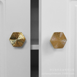 Kenop Kabinet Heksagonal Kuningan Padat, Gagang Lubang Tunggal Berpola Palu Linear untuk Lemari Pakaian, Laci, dan Pintu - Product Image 2