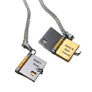 Collar con Colgante de Libro con Nombre, Diseño Moderno, Chapado en Oro de 18K, Acero Inoxidable, Personalizado de Fábrica, para Mujer - Product Image 1
