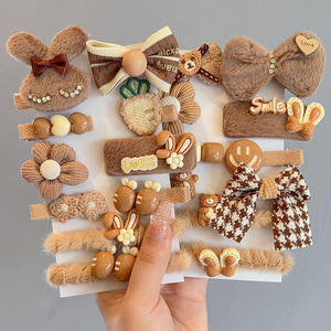 Conjunto de pinzas para el pelo de dibujos animados de flores de moda de alta calidad de felpa de invierno 2023, accesorios para bebés, gran oferta, horquillas <span class=keywords><strong>peludas</strong></span>, lazo para niña - Product Image 1