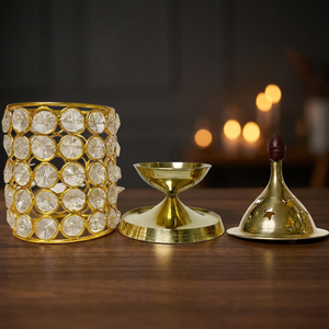 Ensemble de 3 lampes à huile décoratives en laiton et cristal, avec design en cristal taillé et couvercle en cristal taillé en étoile, pour Pooja, Aarti et cadeaux. - Product Image 4