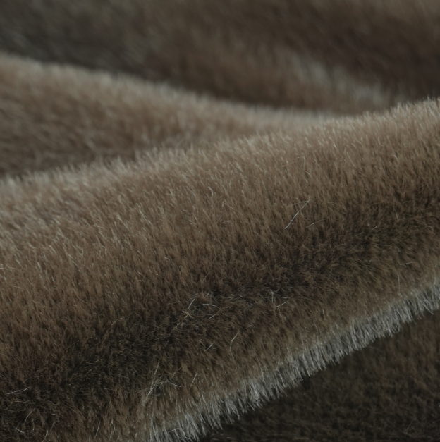 100% Polyester Synthetic Faux Rabbit Fur Fabric 12mm Pile Anti-Pill Warp Knitted Plush Solid Dyeing Pink Color Realistic