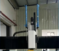 Centre d'usinage CNC automatique 4 axes pour profilage de chants de bois courbés, type portique, robuste, pour le travail du bois, le contreplaqué et le dossier de chaise, usinage simultané 4 axes