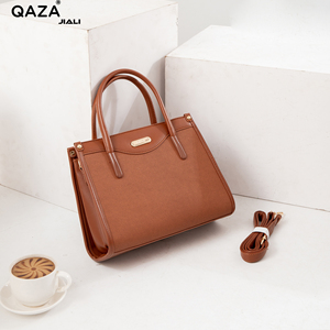 QAZA 2025 nuovissime borse a tracolla in pelle PU con chiusura a gancio e passante impermeabile da 1-1.9l moda moda borse di lusso per - Product Image 3