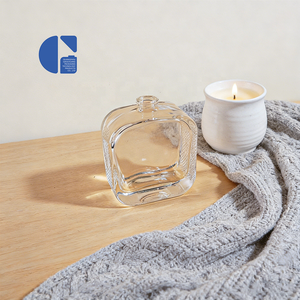 Esclusiva Bottiglia di Profumo Quadrata Piatta da 50ml con Lato a Griglia Texturizzata e Base Pesante in Vetro, Flacone Spray per Fragranze di Design di Alta Gamma - Product Image 1