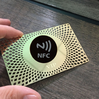 Application de cartes en métal NFC avec code Qr NFC 4K or Nfc carte de visite en métal finition dorée