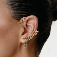 Gemnel Boucles d'oreilles clous style Ear Climber motif branche de feuille d'olivier, serties de zircon blanc pavé, en laiton plaqué or 14K, bijoux fins