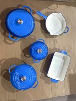 Lot de 5 ustensiles de cuisson professionnels en fonte émaillée robuste : Poêle à fruits de mer 30 cm, Poêle à frire 26 cm, Plat à rôtir 33 cm, Marmite à soupe 21 cm et 26 cm