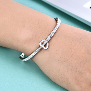 Bracelet en forme de cœur avec diamants pour femme, en acier inoxydable, ouvrable, bijou cadeau pour la Saint-Valentin, argent, or, or rose, 50 mm - Product Image 2
