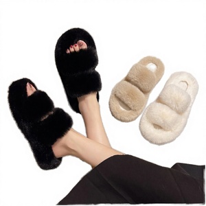 Nouvelle Collection Automne Hiver : Chaussons Plats en Peluche pour Couples, Grande Taille, pour le Commerce International, en Caoutchouc Fourré pour Femmes - Product Image 1