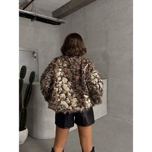 Blousons Bomber en Satin en Gros avec Broderie de Strass et Logo Personnalisé, Doublure en Polyester Coton Matelassé, Extérieur en Cuir, Nylon - Product Image 1